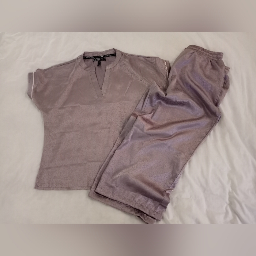Elegant Women's Sleepwear Set in Lavender